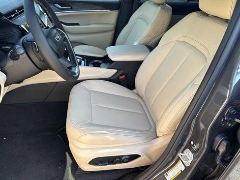 New 2026 Jeep Grand Cherokee Limited w/ Limited Altitude Package AWD/4WD image 9