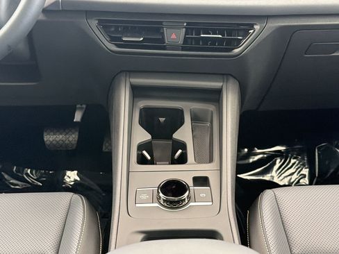 New 2026 Volkswagen Tiguan SE FWD image 16