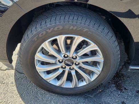 Used 2024 Lincoln Navigator Premiere AWD/4WD image 7