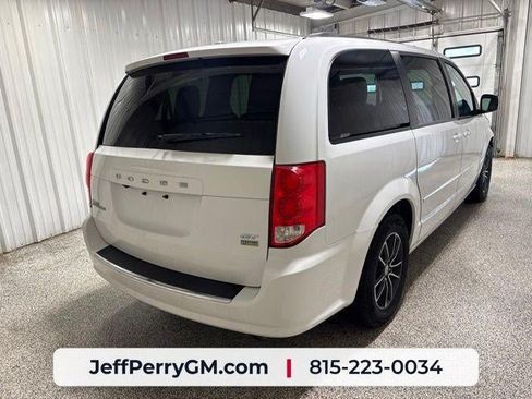 Used 2017 Dodge Grand Caravan GT FWD image 3