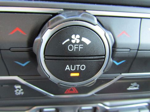 Used 2023 Jeep Gladiator Overland AWD/4WD image 28