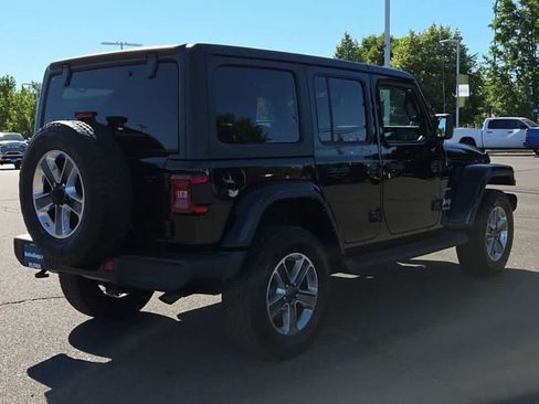 Used 2022 Jeep Wrangler Unlimited Sahara w/ LED Lighting Group AWD/4WD image 8