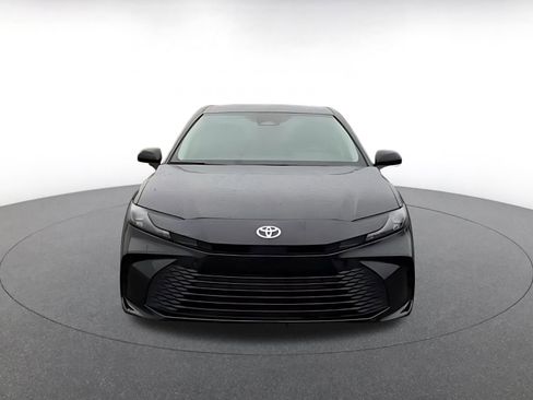 Used 2025 Toyota Camry LE image 4