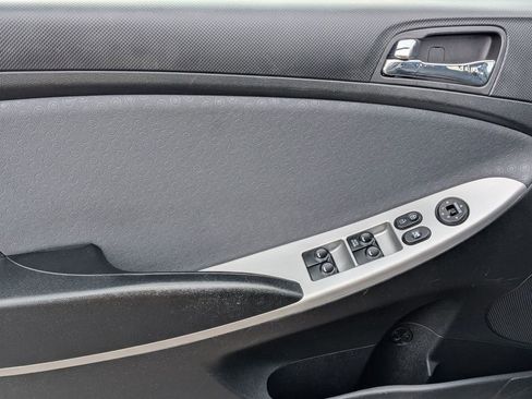 Used 2013 Hyundai Accent SE image 19