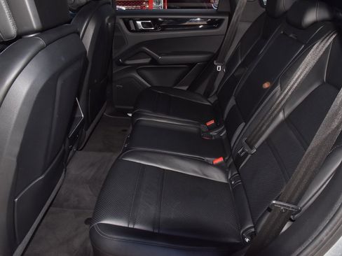 Used 2023 Porsche Cayenne Platinum Edition image 14