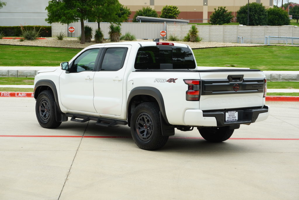 Used 2025 Nissan Frontier PRO-4X AWD/4WD image 3