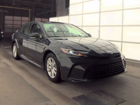 Used 2025 Toyota Camry LE FWD image 2