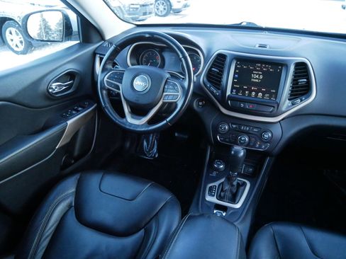 Used 2018 Jeep Cherokee Limited image 9