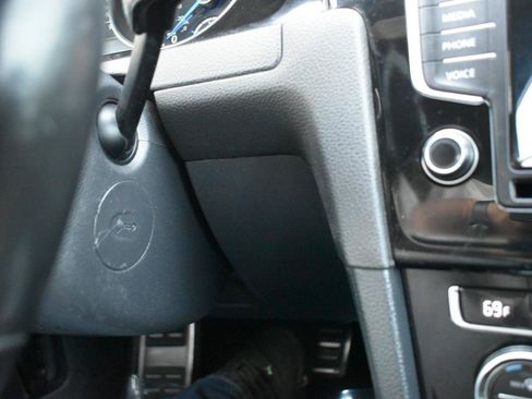 Used 2015 Volkswagen Golf R 4-Door AWD/4WD image 43