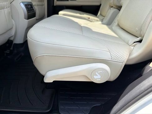 Used 2023 Lexus GX 460 Luxury w/ Sport Design Package AWD/4WD image 29