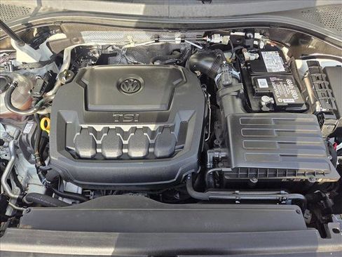 Certified 2021 Volkswagen Tiguan SE w/ Panoramic Sunroof Package image 21