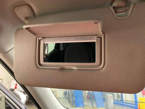 Used 2018 Nissan Rogue SV image 33