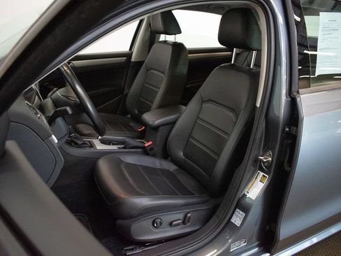 Used 2019 Volkswagen Passat 2.0T Wolfsburg FWD image 19