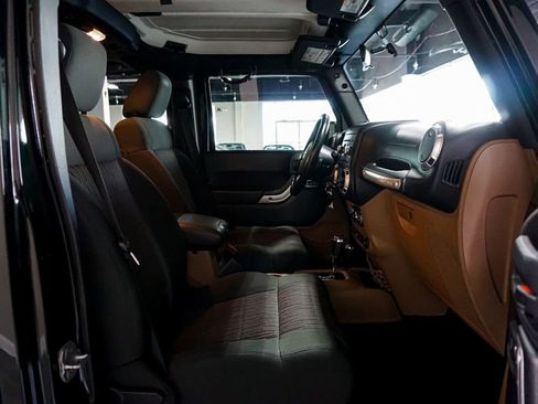 Used 2012 Jeep Wrangler Unlimited Sahara w/ Connectivity Group image 40