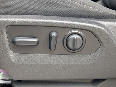 Used 2021 Chevrolet Silverado 1500 LT image 21