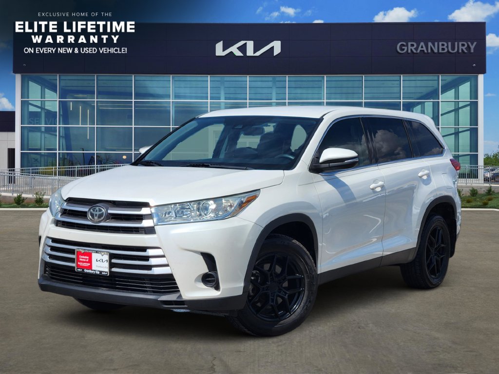 Used 2019 Toyota Highlander LE FWD image 1