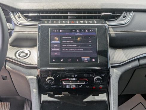 Used 2025 Jeep Grand Cherokee Altitude RWD image 21