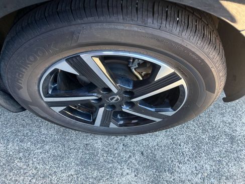 Used 2025 Nissan Sentra SV FWD image 30