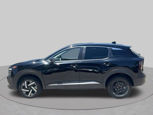 Used 2025 Nissan Kicks SV FWD image 2