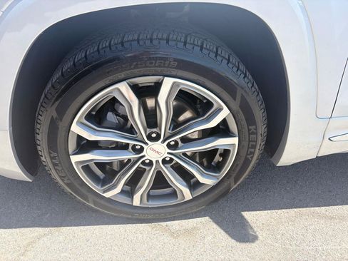 Used 2018 GMC Terrain Denali w/ Advanced Safety Package FWD image 4
