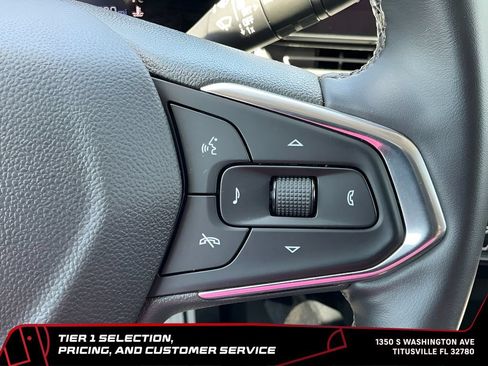 Used 2025 Chevrolet Trax LT w/ LT Convenience Package FWD image 33