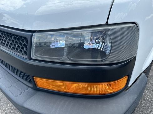 Used 2018 Chevrolet Express 2500 image 37