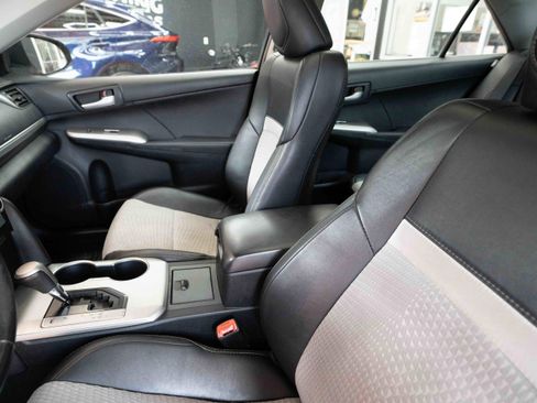 Used 2012 Toyota Camry SE image 10