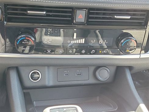 Used 2021 Nissan Rogue SV image 10