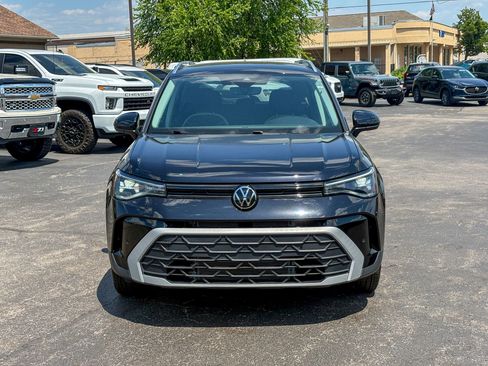 Used 2025 Volkswagen Taos SE FWD image 4