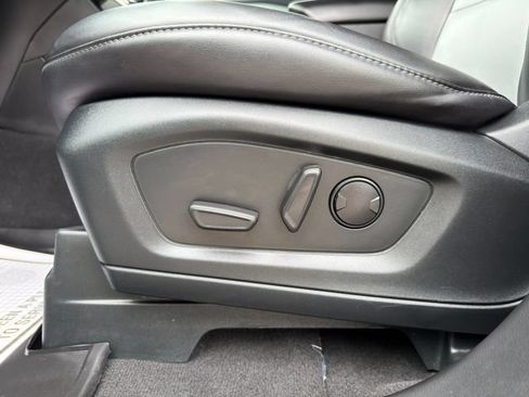 Used 2023 Ford Explorer XLT w/ Equipment Group 202A AWD/4WD image 21