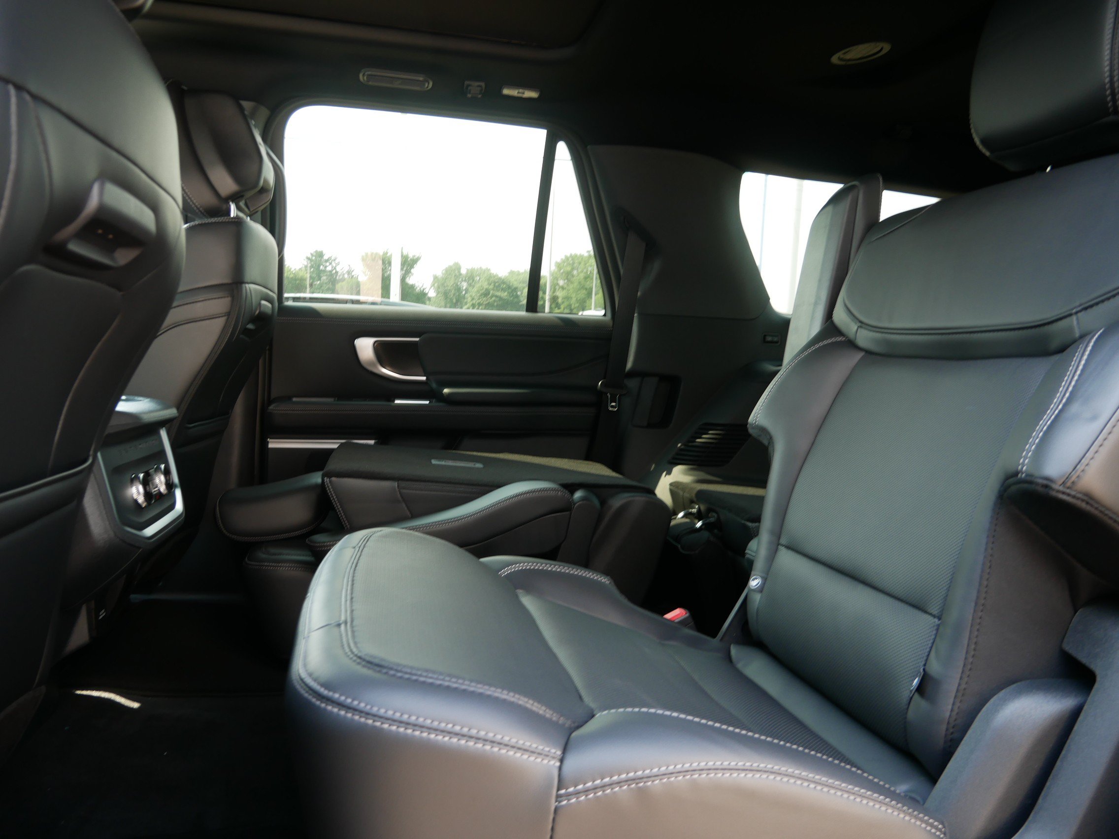 New 2026 Ford Expedition Max Platinum w/ Stealth Appearance Package AWD/4WD image 7
