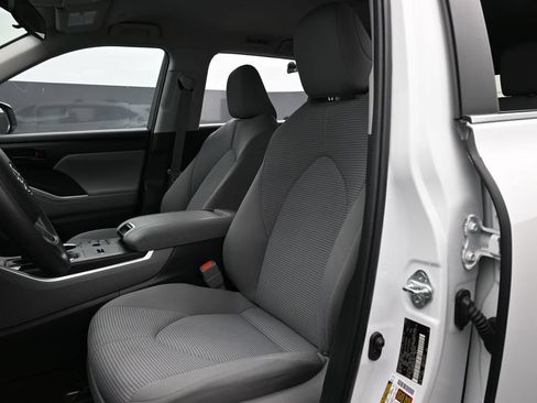 Used 2023 Toyota Highlander L FWD image 22