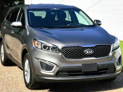 Used 2018 Kia Sorento L FWD image 1