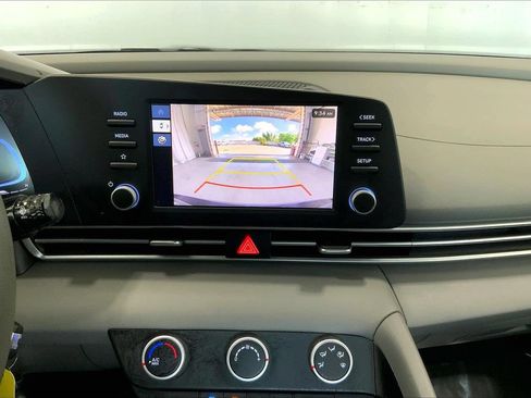 Used 2024 Hyundai Elantra SE FWD image 23
