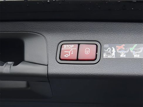 Certified 2025 Mercedes-Benz GLS 450 4MATIC image 19