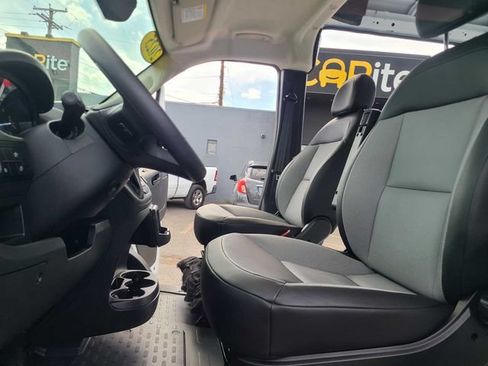 Used 2025 RAM ProMaster 2500 w/ Convenience Group FWD image 14