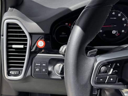 Used 2023 Porsche Cayenne Coupe AWD/4WD image 14