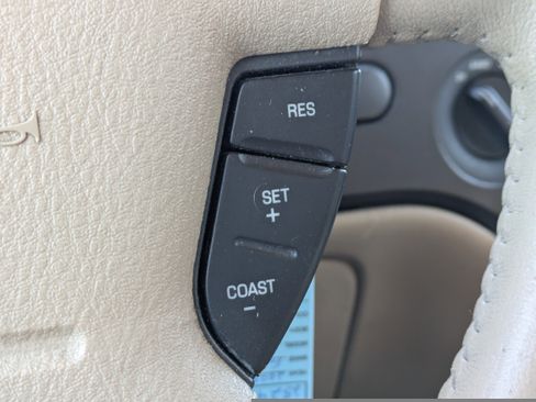 Used 2005 Ford Expedition XLT image 29