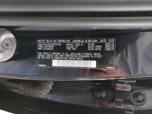 Used 2024 Volvo XC40 B5 Plus w/ Climate Package image 36