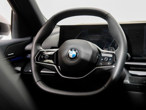 Used 2025 BMW 530i RWD image 21