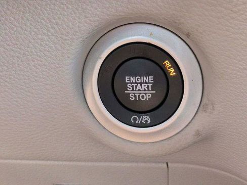 Certified 2024 Chrysler Pacifica Limited FWD image 35