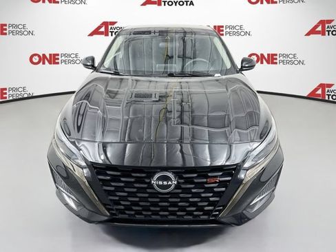 Used 2023 Nissan Altima 2.5 SR FWD image 2