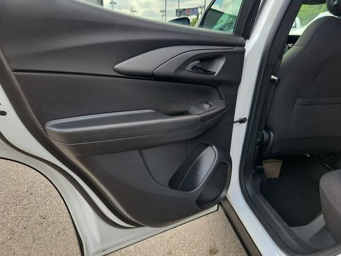 Used 2025 Chevrolet TrailBlazer LT AWD/4WD image 17