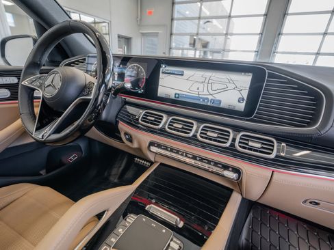 New 2026 Mercedes-Benz GLS 580 4MATIC image 19