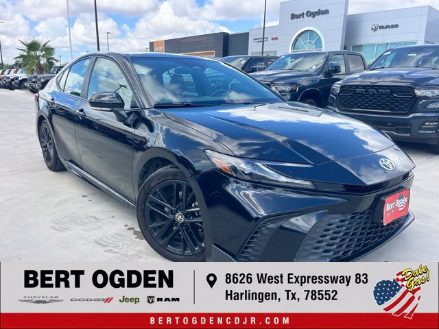 Used 2025 Toyota Camry SE FWD image 1