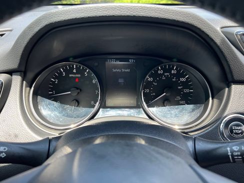 Used 2017 Nissan Rogue SV FWD image 17