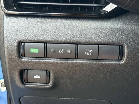 Certified 2025 Nissan Sentra SV FWD image 30