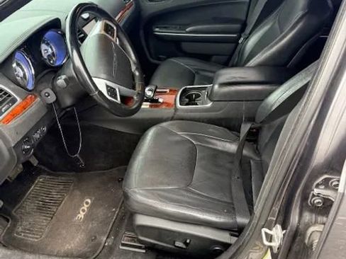 Used 2014 Chrysler 300 image 6