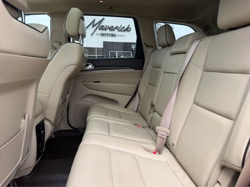 Used 2017 Jeep Grand Cherokee Overland w/ Jeep Active Safety Group AWD/4WD image 21
