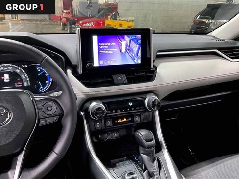 Used 2025 Toyota RAV4 XLE w/ Convenience Package image 7